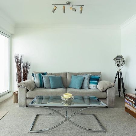 Tides - Beach Front Apartment In Bracklesham Bay Chichester Eksteriør bilde