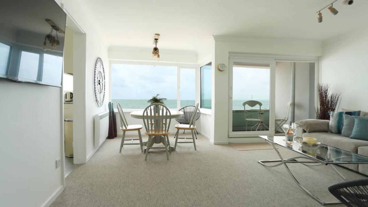 Tides - Beach Front Apartment In Bracklesham Bay Chichester Eksteriør bilde