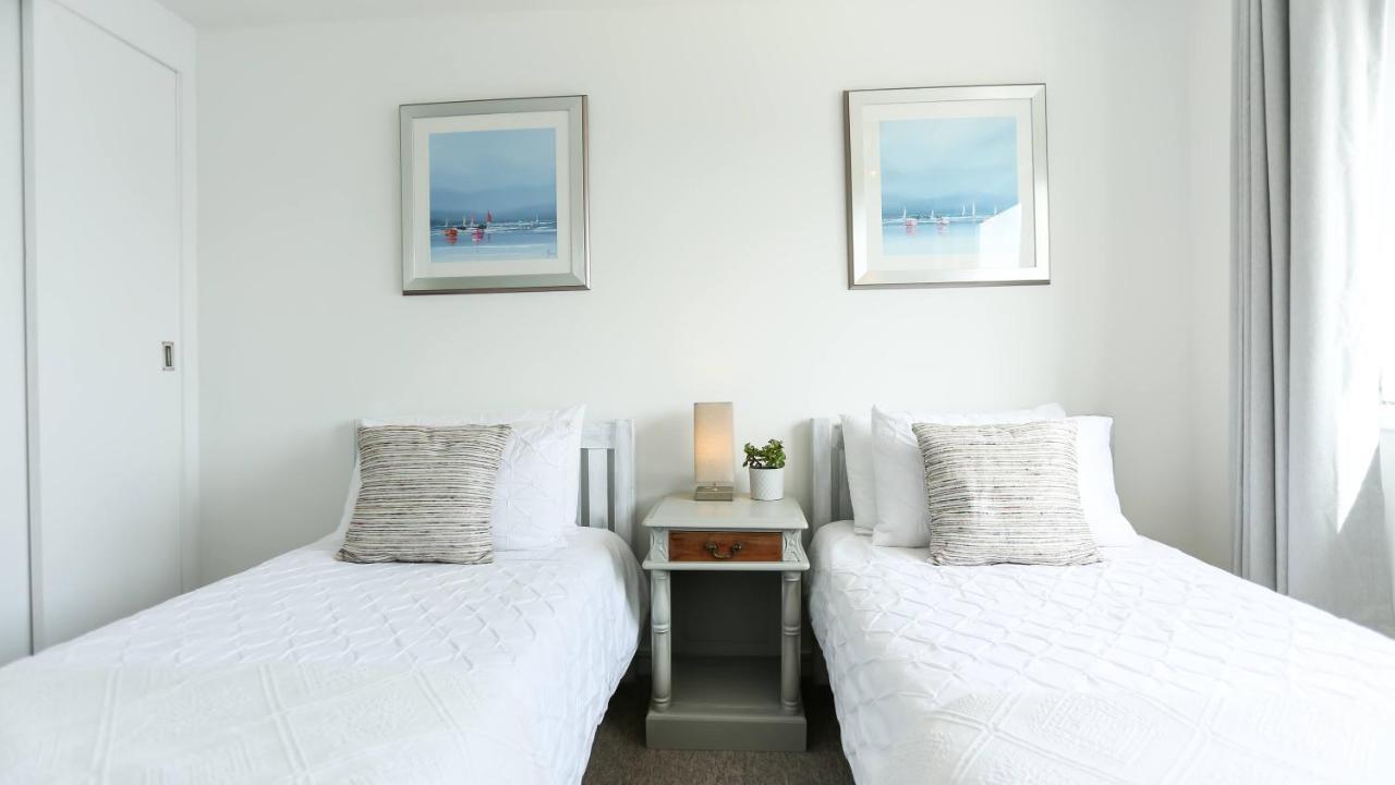 Tides - Beach Front Apartment In Bracklesham Bay Chichester Eksteriør bilde