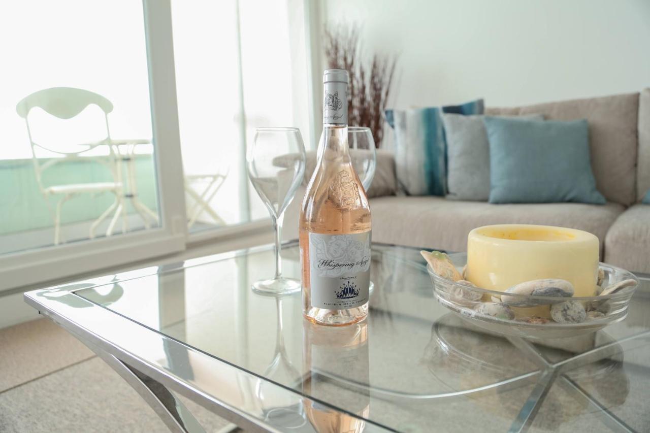 Tides - Beach Front Apartment In Bracklesham Bay Chichester Eksteriør bilde