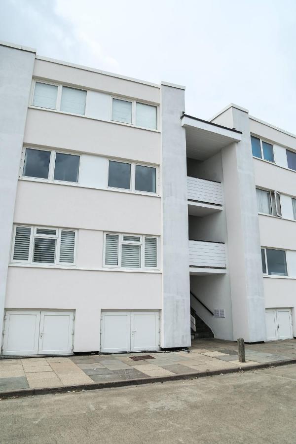 Tides - Beach Front Apartment In Bracklesham Bay Chichester Eksteriør bilde