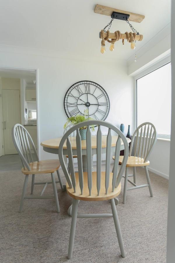 Tides - Beach Front Apartment In Bracklesham Bay Chichester Eksteriør bilde
