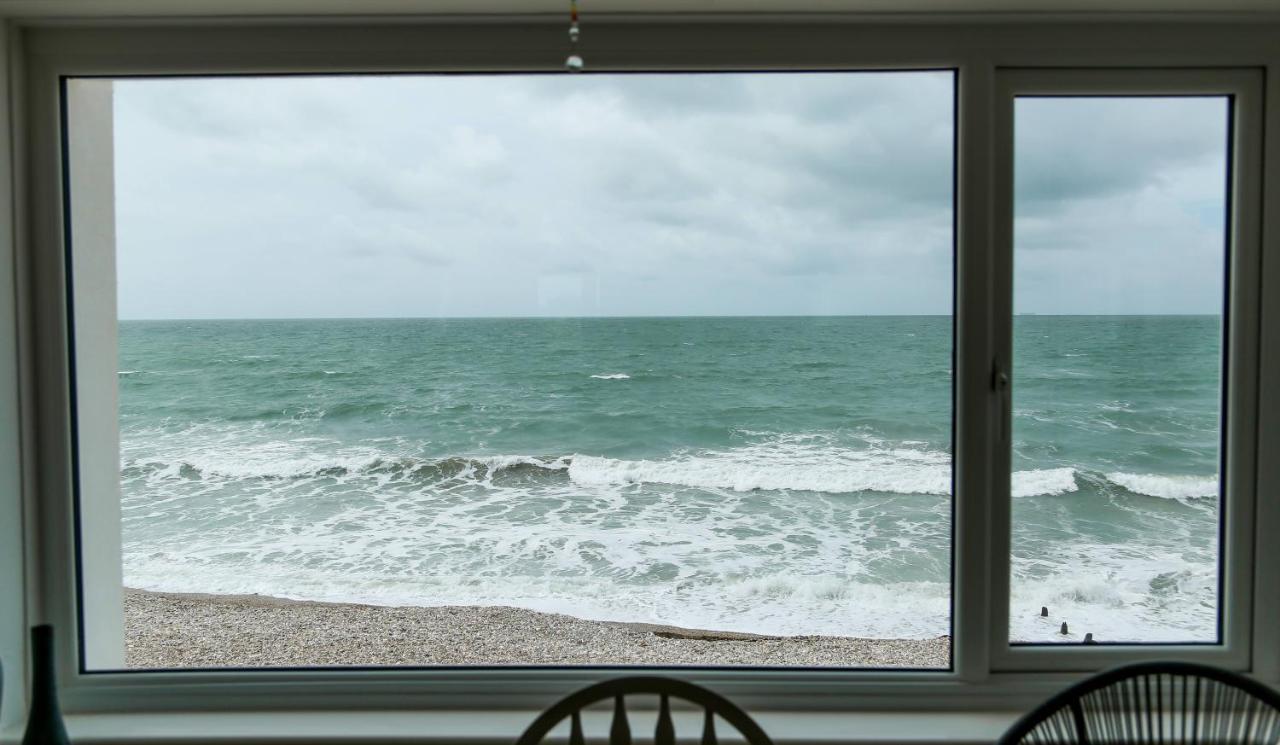 Tides - Beach Front Apartment In Bracklesham Bay Chichester Eksteriør bilde