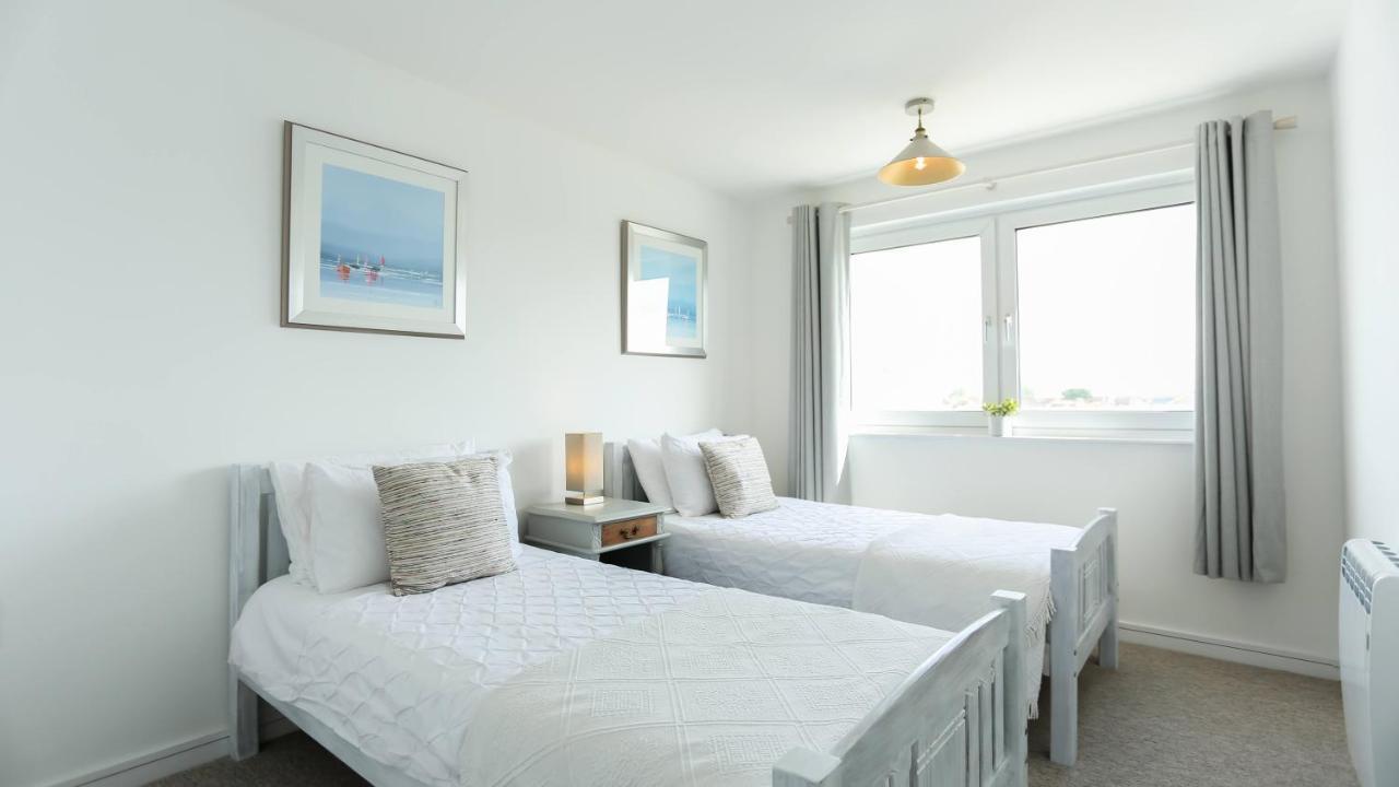 Tides - Beach Front Apartment In Bracklesham Bay Chichester Eksteriør bilde