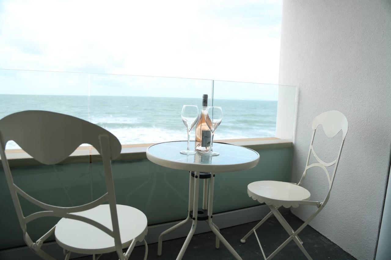 Tides - Beach Front Apartment In Bracklesham Bay Chichester Eksteriør bilde