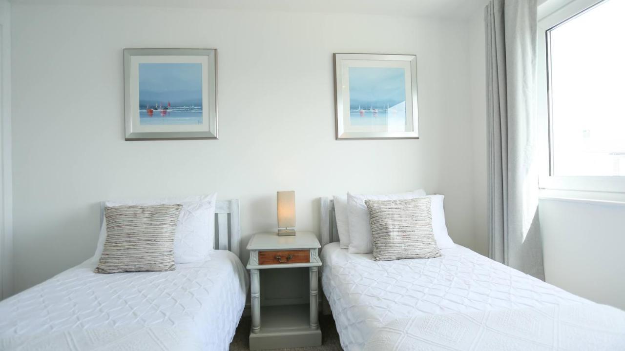 Tides - Beach Front Apartment In Bracklesham Bay Chichester Eksteriør bilde